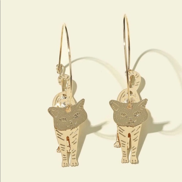 🆕 Drew • Hollow Out Cat Hoop Earrings - Picture 2 of 3
